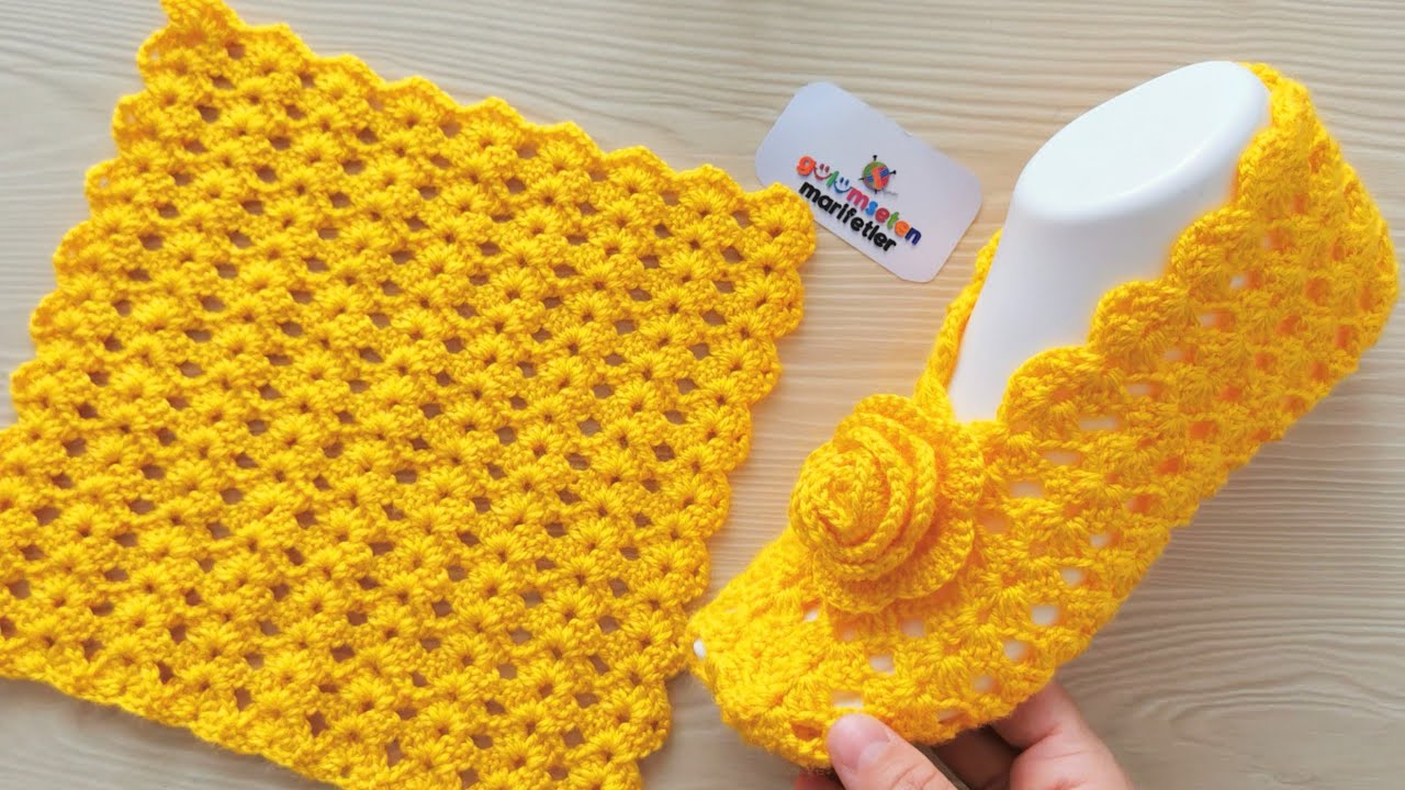 Sapato de Crochê Feminino Amarelo com Flor