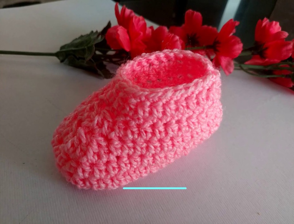 Botinha de Crochê Rosa Simples 0 a 3 meses