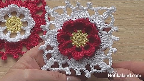 Motivo de Crochê com Flor Vermelha